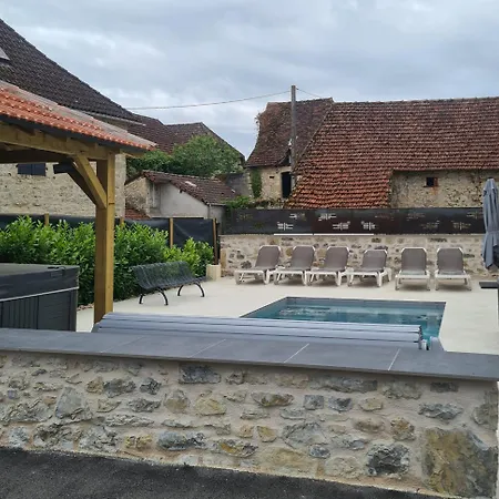 Chez Alex, Calme Piscine Jacuzzi Сasa de vacaciones